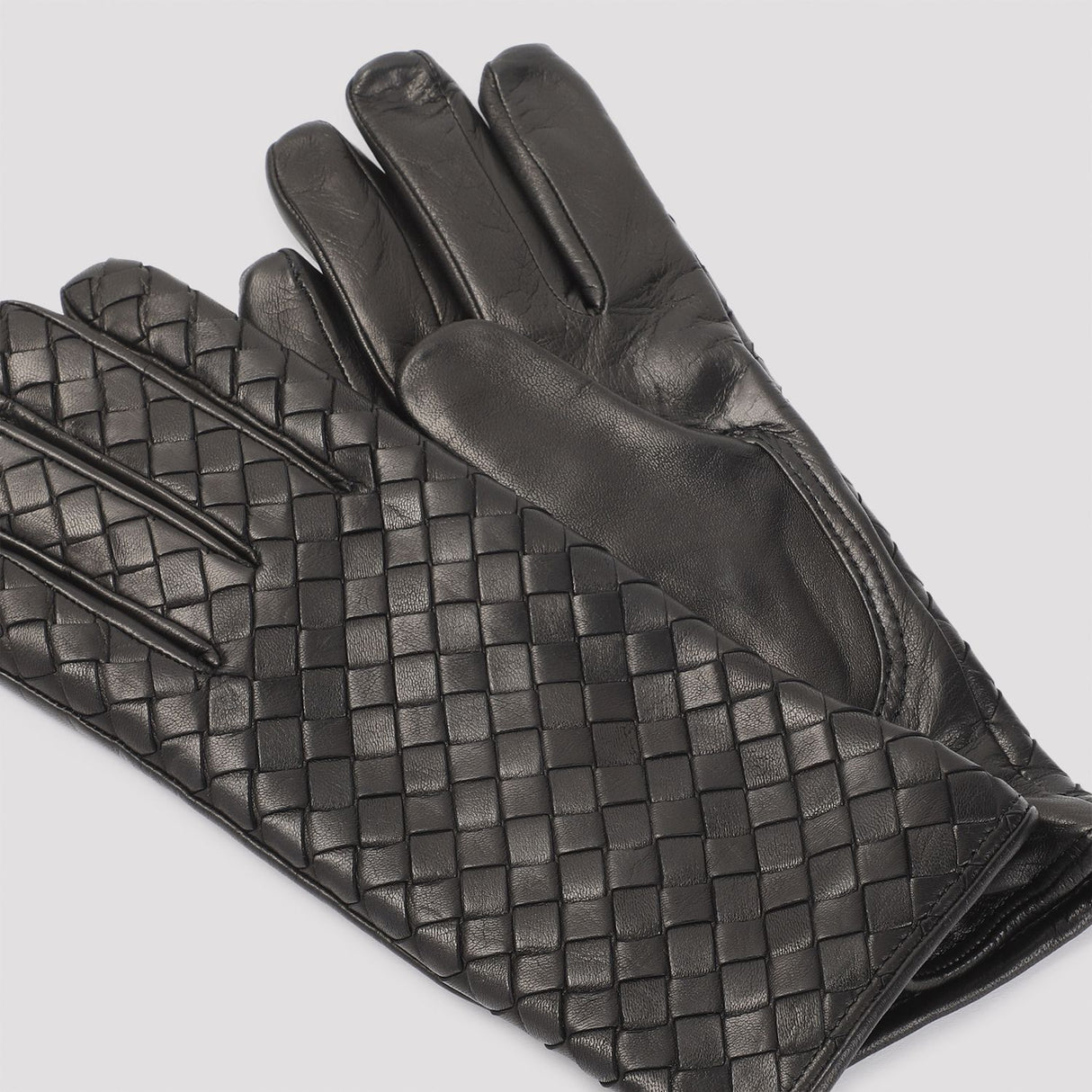 BOTTEGA VENETA Intricately Woven Leather Gloves for Women - Fall/Winter 2024