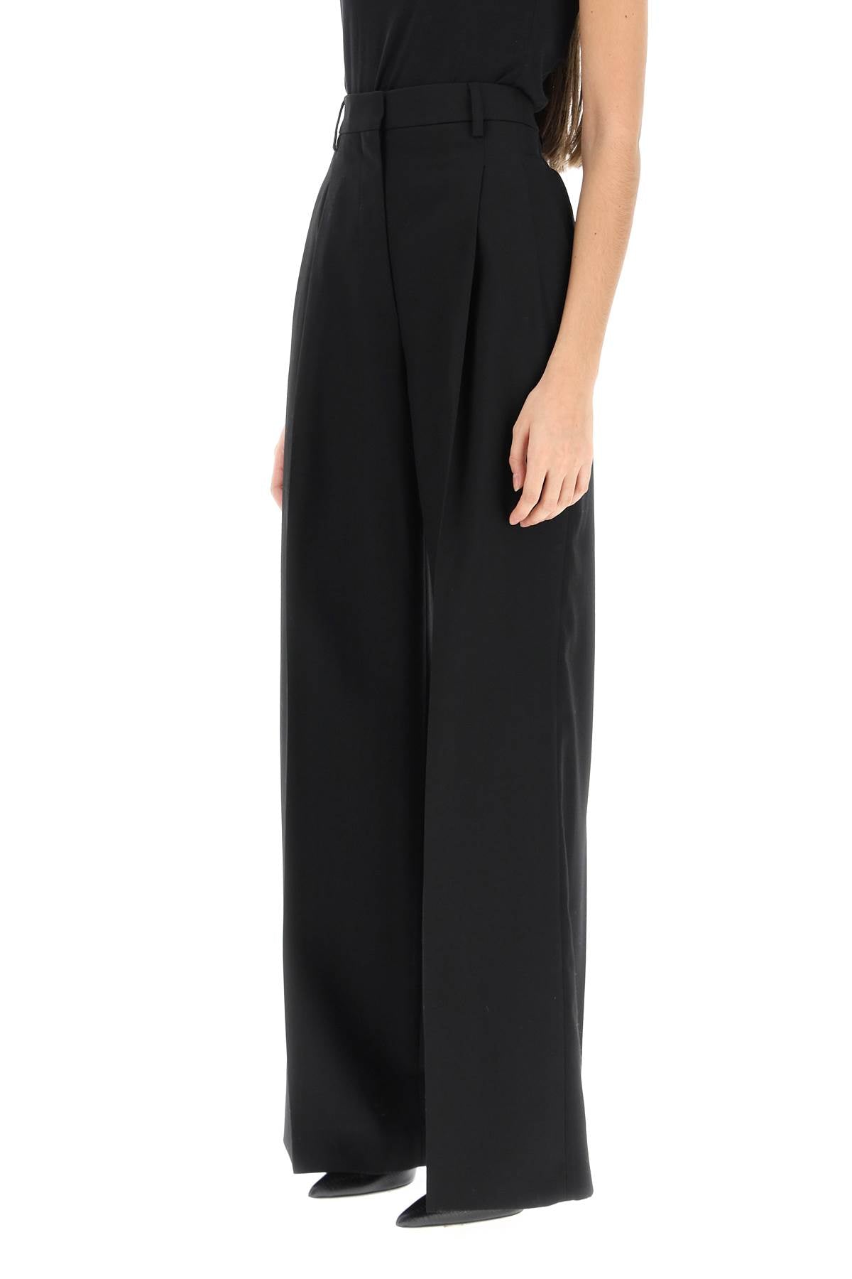 Pleated Wide-Leg Wool Trousers in Black - مجموعة الربيع/الصيف 2024