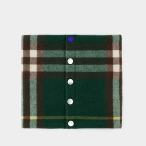 BURBERRY Luxurious Green Cashmere Neck Warmer - SS24 Collection