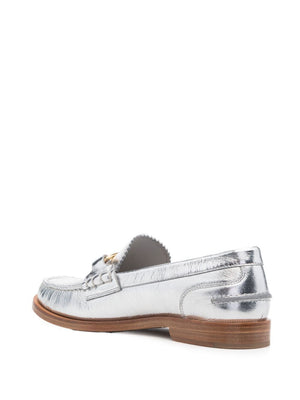 حذاء بدون رباط من الجلد المعدني الفضي للنساء - مجموعة SS22