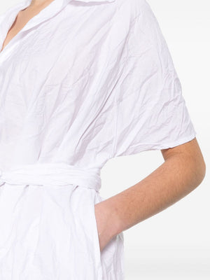 白の綿のショートドレス - スプレッドカラーとバットウィングスリーブ付き