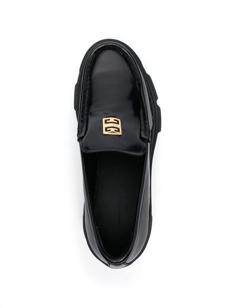 حذاء مزين بشعار مذهب من جلد العجل الأسود وكعب منخفض للنساء