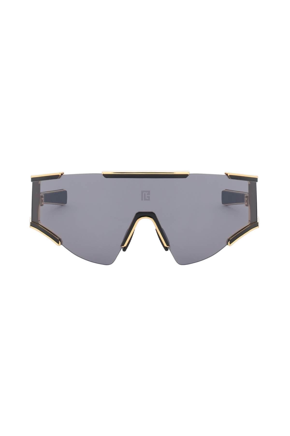 نظارات شمسية نسائية بتصميم مميز ذات نظارة مستطيلة وتفاصيل باللون الذهبي
