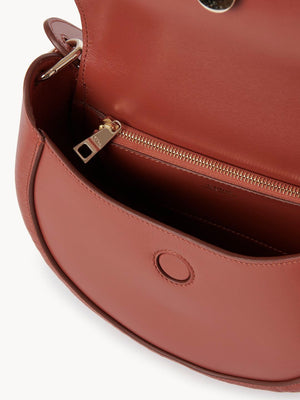 CHLOÉ Elevate Your Style with the FW23 Arlene Shoulder Handbag