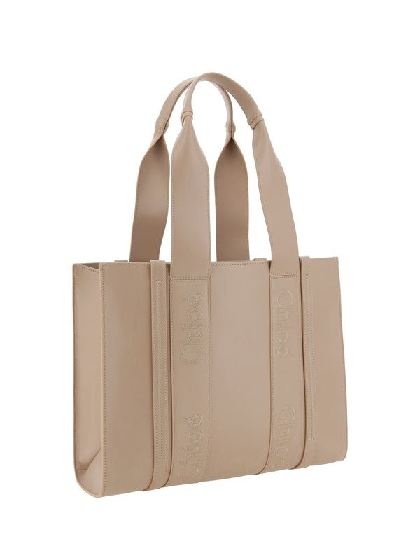 Medium Woody Tote Handbag - SS24コレクション、キャラメルカラー