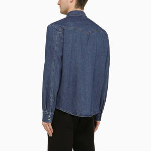 قميص قصير بأزرار للرجال باللون الأزرق الداكن من قماش التشينيو لمصممة الأزياء ناتاشا رامسي ليفي