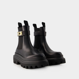 DOLCE & GABBANA Timeless and Elegant Chelsea Ankle Boots