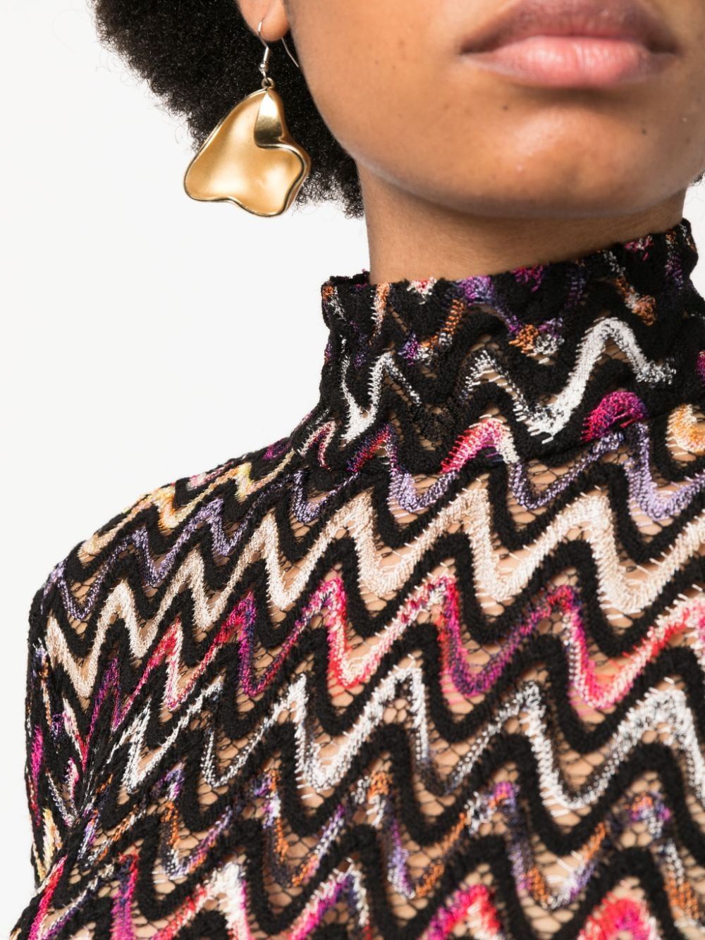 Zigzag Woven Design High-Neck Top in Black/Multicolor