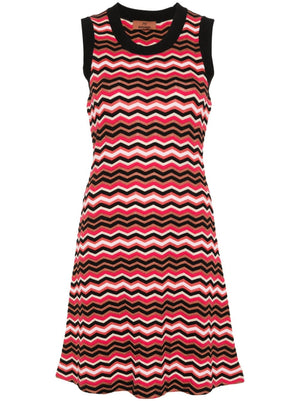 فستان قصير بنقشة زيكزاك - تصميم شيفرون متعدد الألوان بياقة دائرية وبدون أكمام مع تنورة واسعة