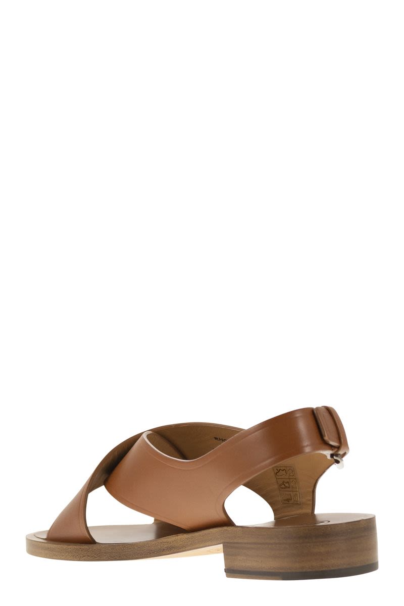奢華小牛皮女鞋，棕色 – 时尚SS24踏板