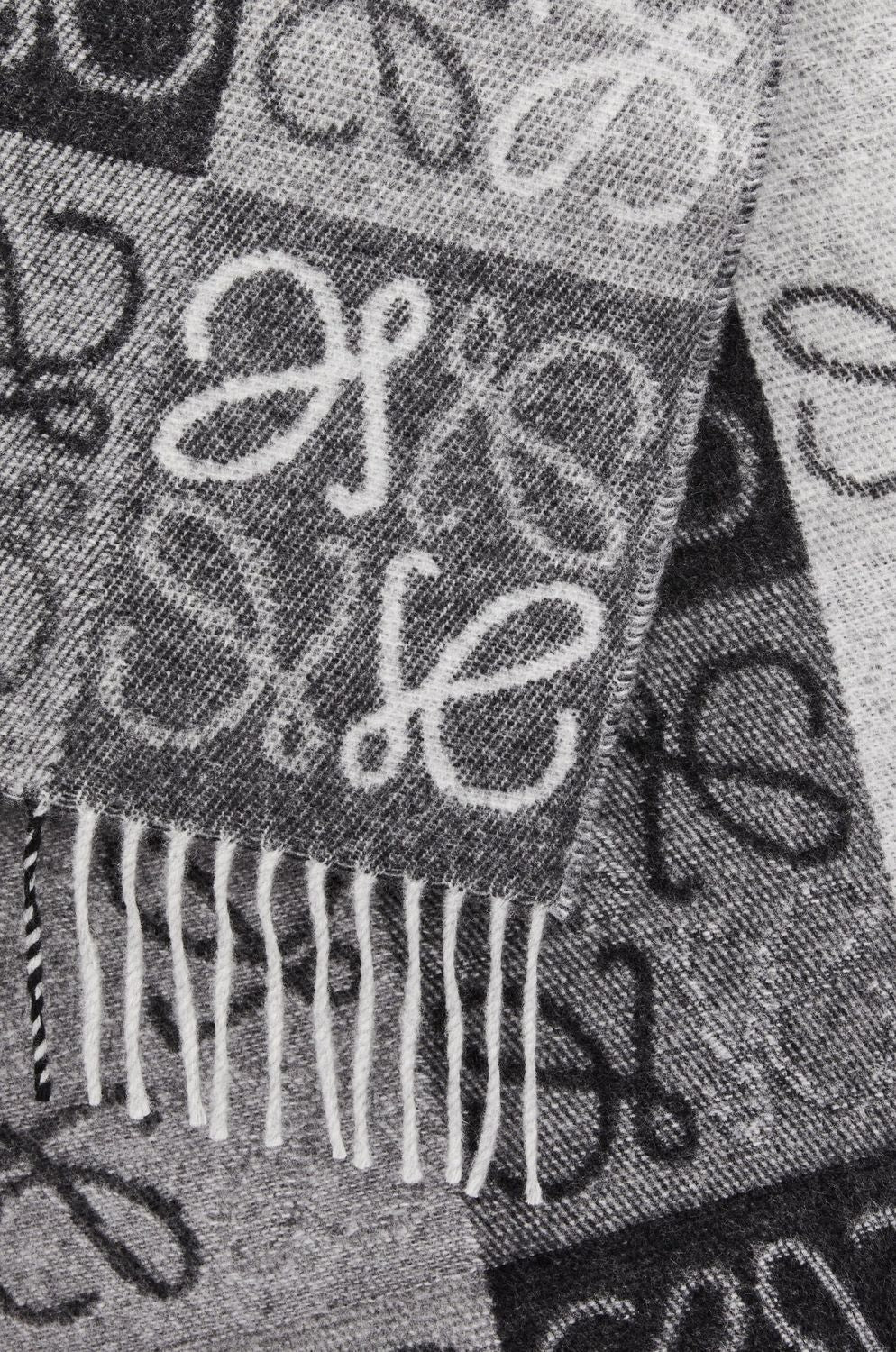 LOEWE ANAGRAM SCARF