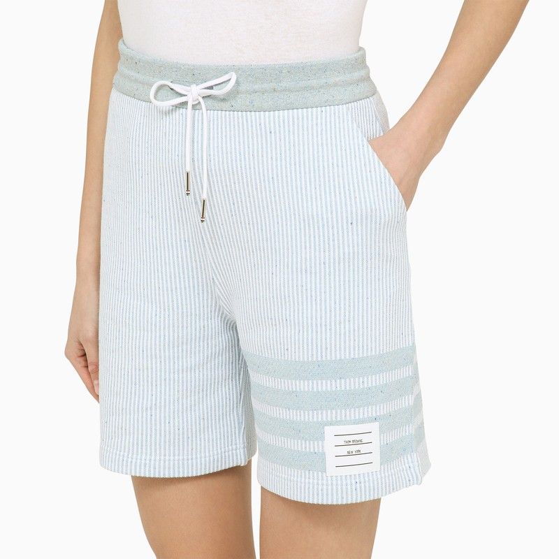 Quần short Bermuda sọc xanh nhạt bằng cotton dành cho nữ