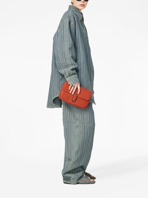 オレンジ色の肩掛けハンドバッグ - レディースファッションブランドFW23コレクション