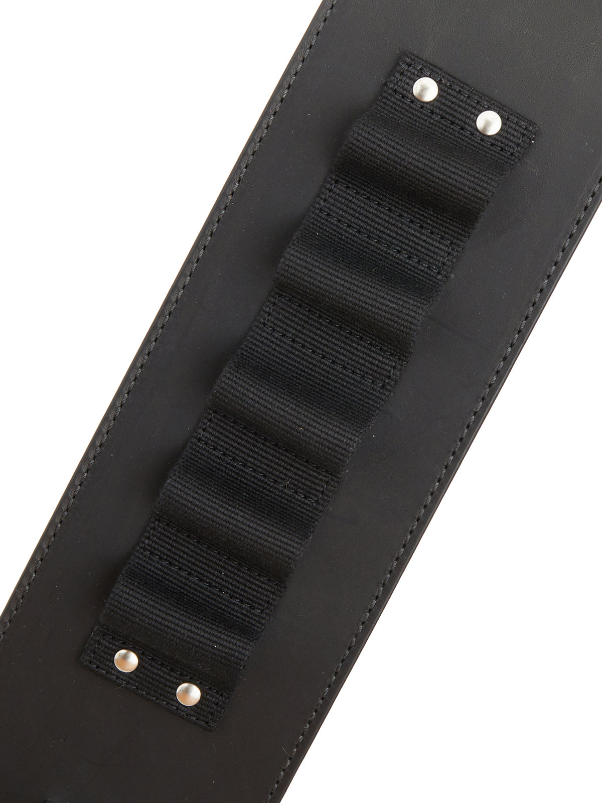 حزام رجالي أسود برباط قابل للتعديل وتفاصيل عِدّات نحاسية