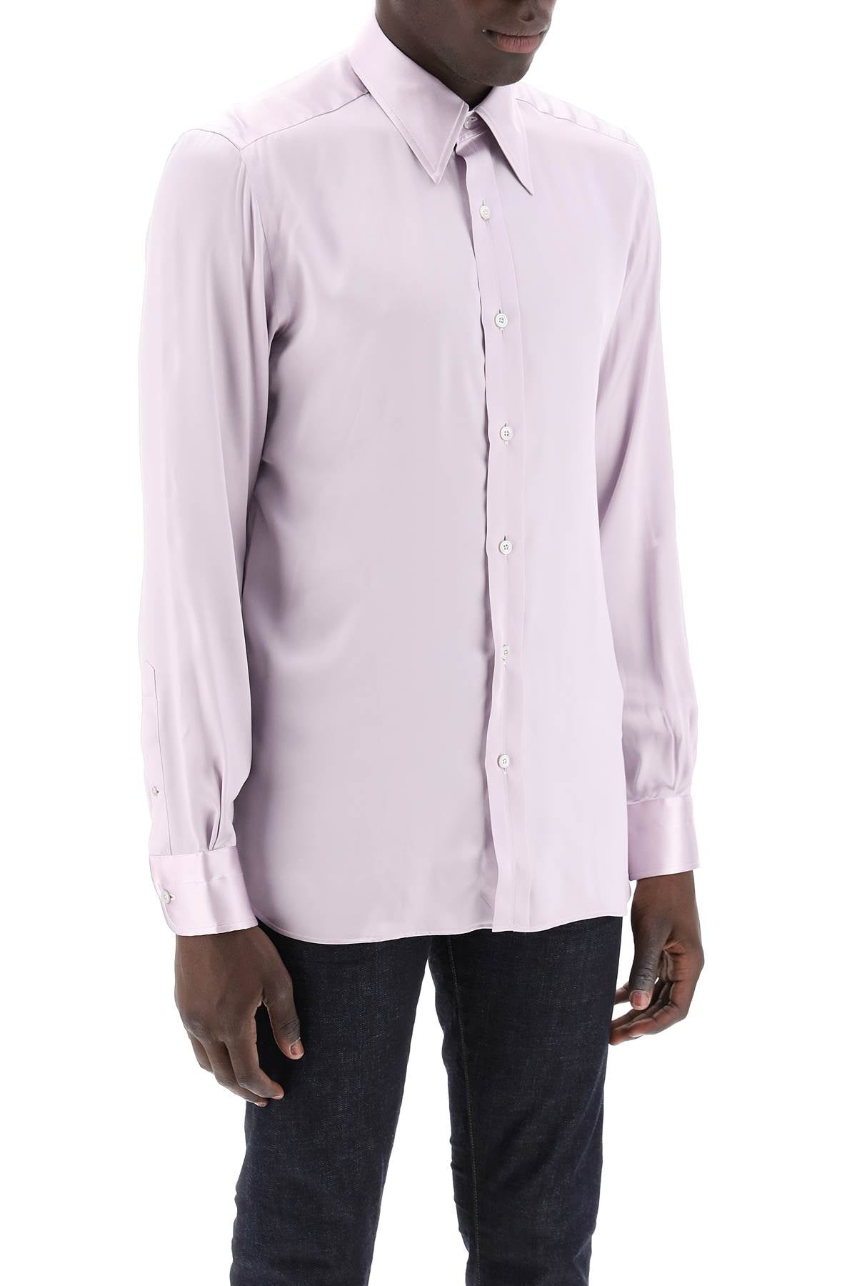 男士絲緞襯衫-粉紅色絲質鈕扣款式，搭配義大利領扣和圓形下擺