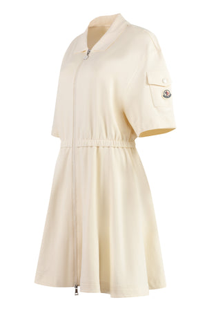 白色棉質迷你裙配有標誌布章和口袋蓋