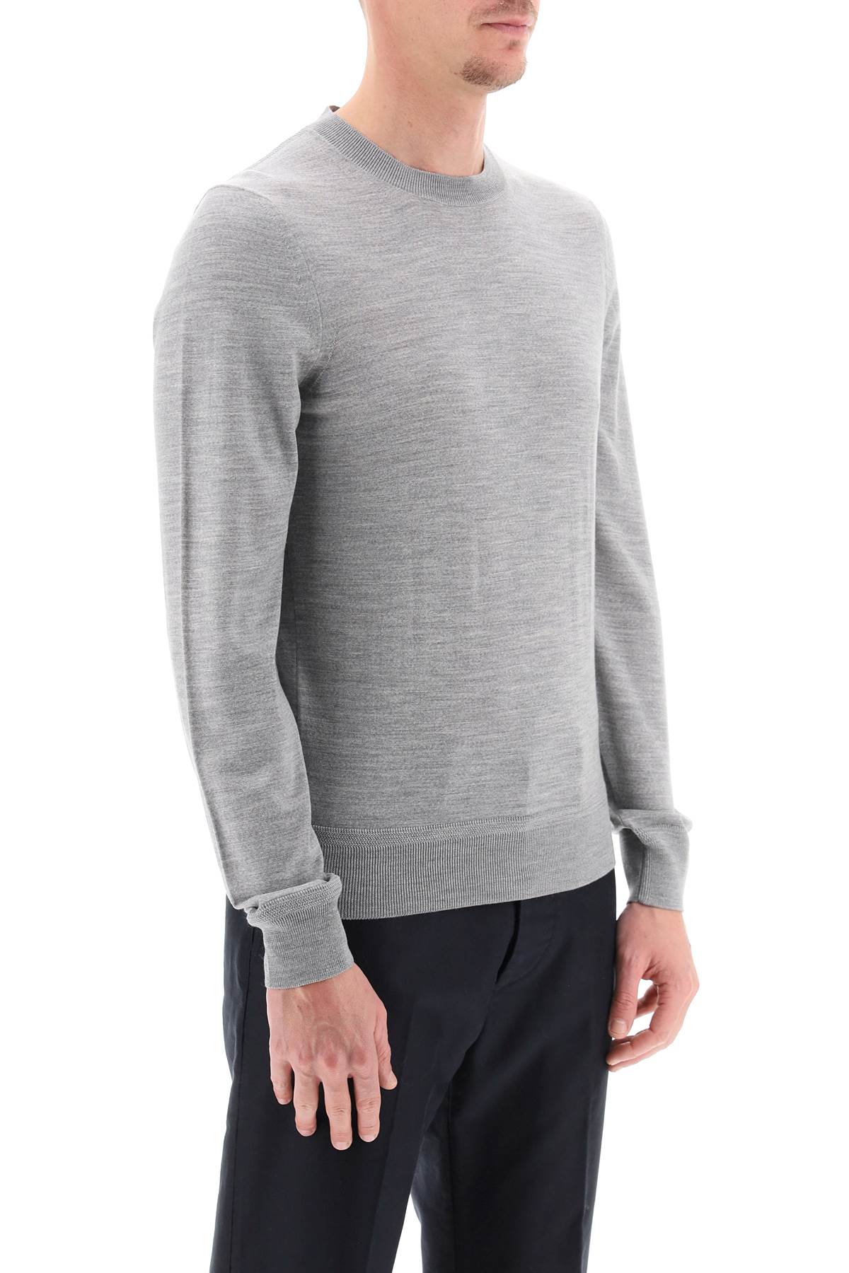 Luxurious Fine Wool Sweater in Grey for Men's Fall/Winter Wardrobe