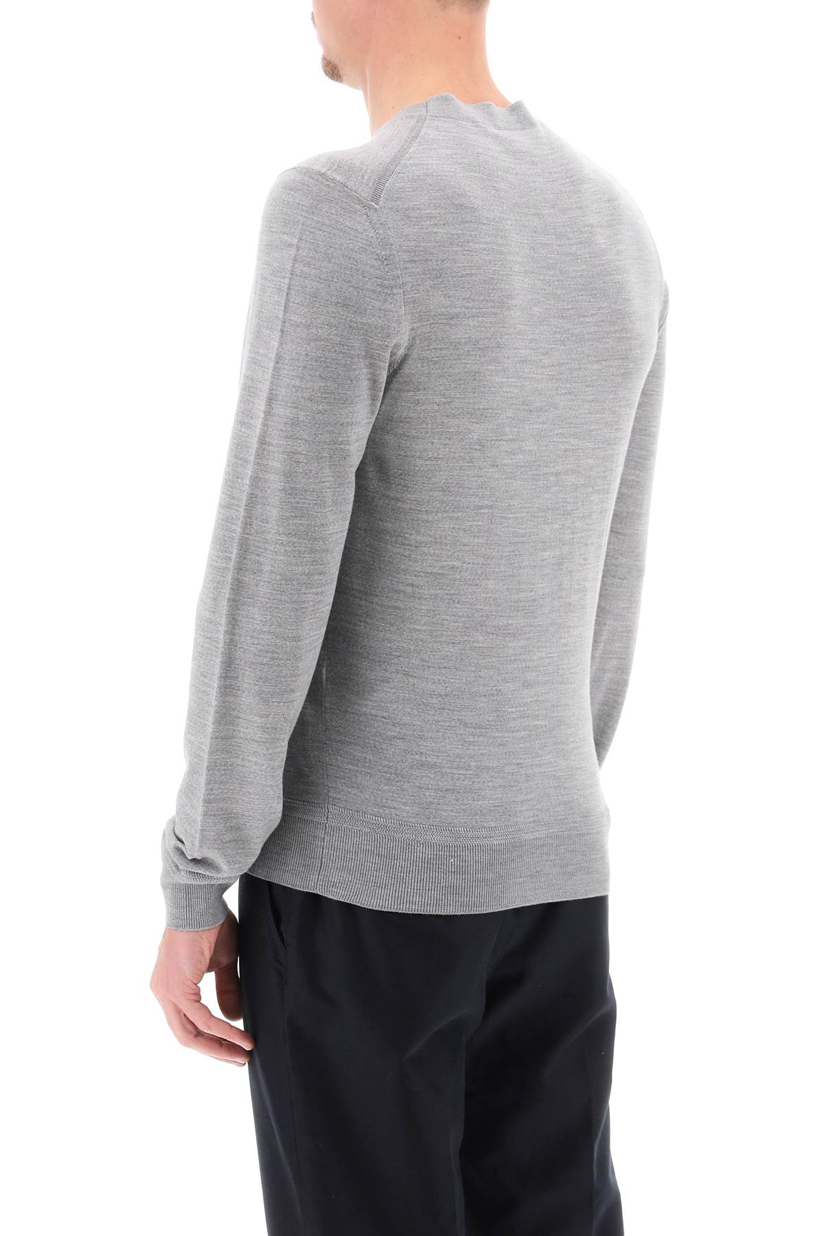 Luxurious Fine Wool Sweater in Grey for Men's Fall/Winter Wardrobe