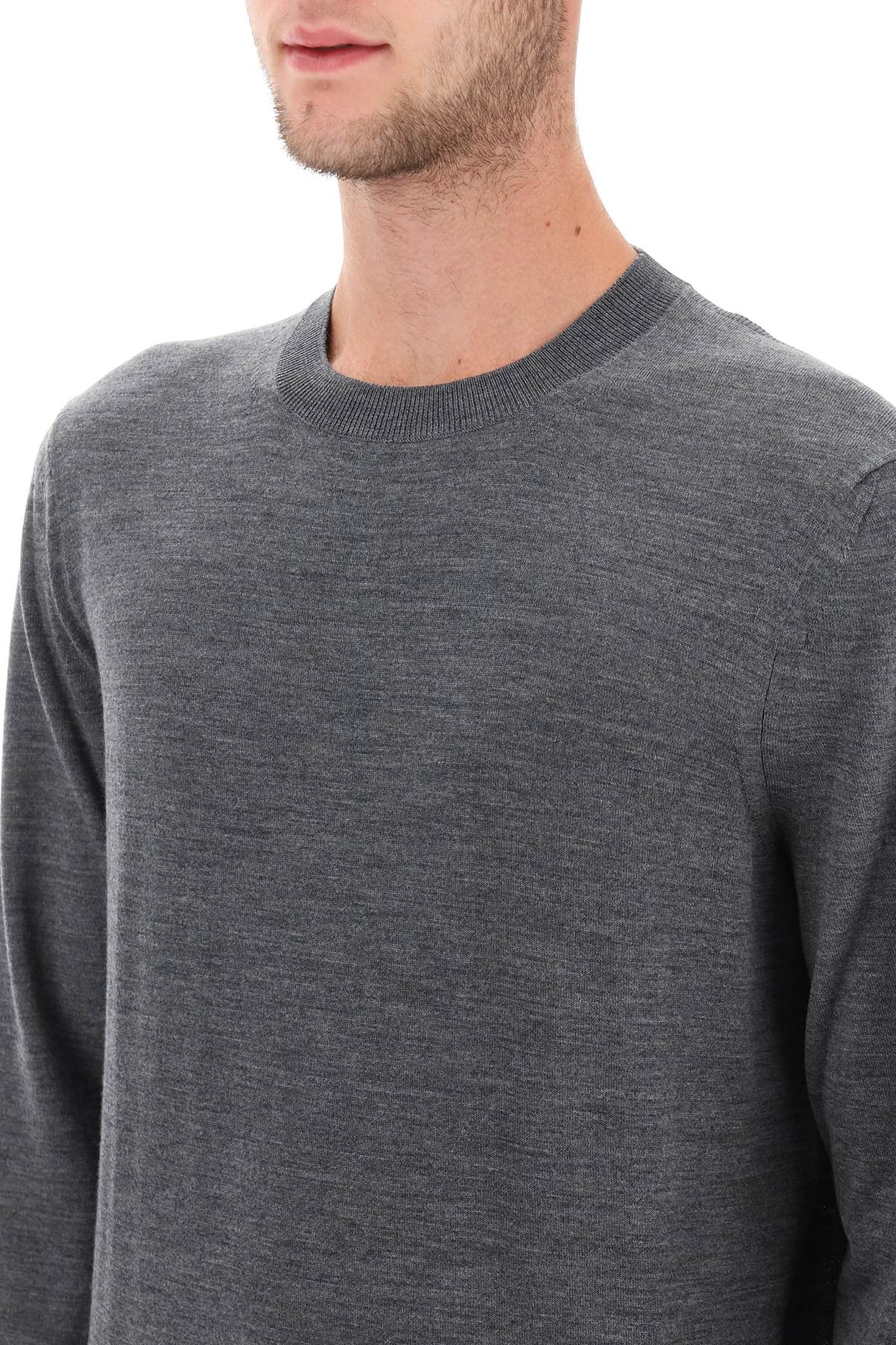 Luxurious Fine Wool Sweater in Grey for Men's Fall/Winter Wardrobe