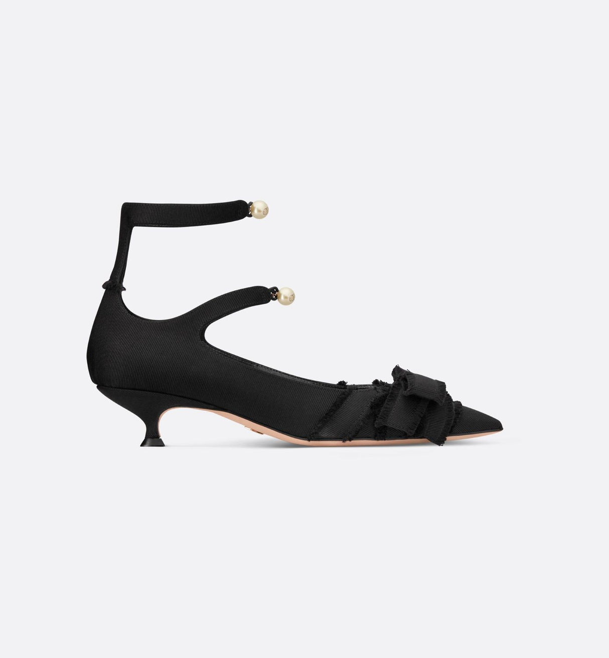 حذاء بامبس أسود كلاسيكي للنساء