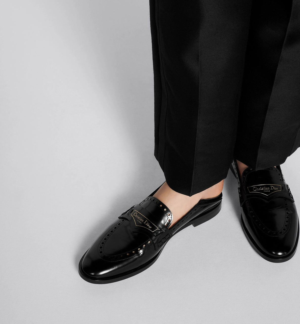 حذاء لوفر برباط من جلد العجل الأسود للنساء - SS24