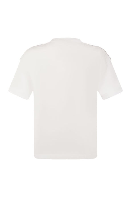 Áo T-Shirt Cotton Trắng Tinh Tế với Chi Tiết Vai Lấp Lánh - Bộ Sưu Tập SS23