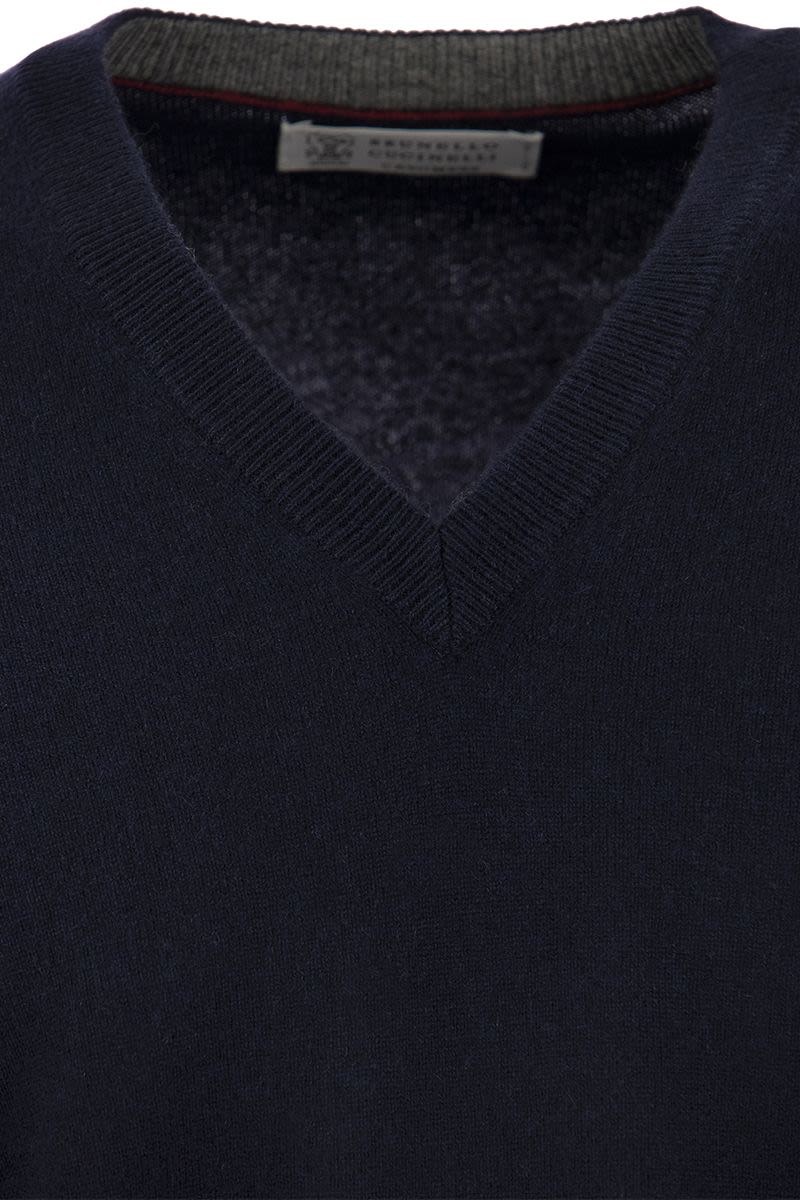 Luxurious Navy Blue Cashmere Sweater for Men