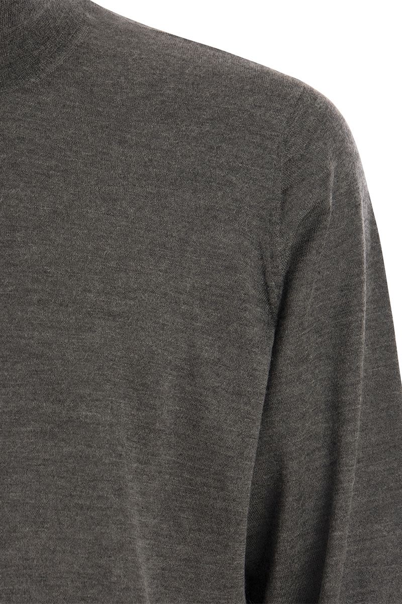 Men's Lightweight Cashmere and Silk Turtleneck Sweater for FW23 in Grey