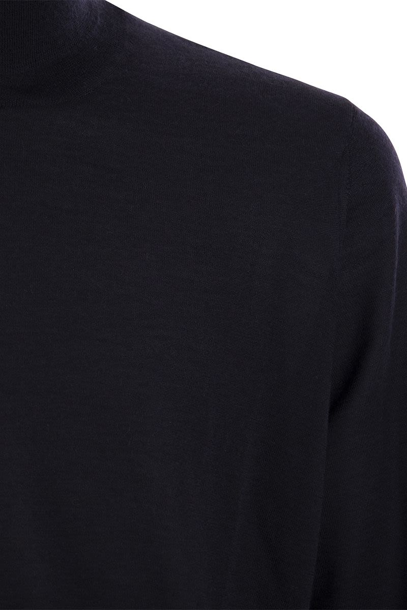 Men's Lightweight Cashmere and Silk Turtleneck Sweater for FW23 in Grey