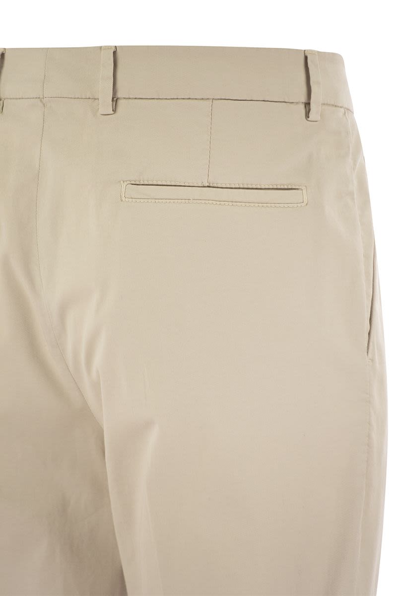 BRUNELLO CUCINELLI Classic American Pima Cotton Trousers with Pleats and Leisure Fit