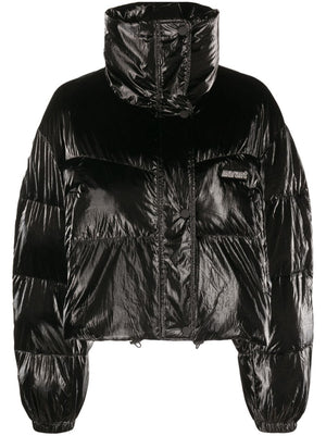 暖暖的秋冬时尚：FW23款黑色女士外套