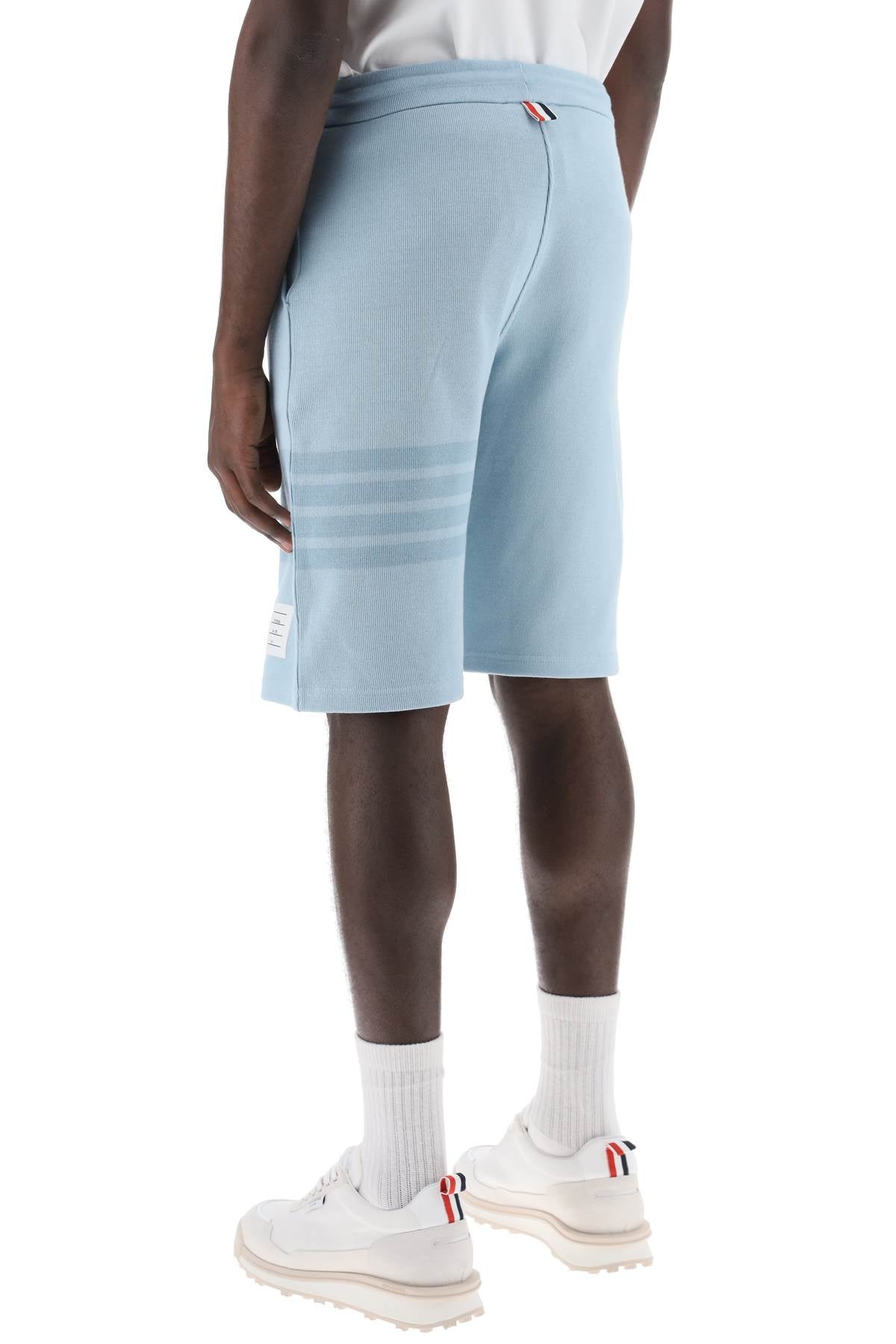 Quần shorts 4-Bar nam màu xanh nhạt thêu sợi bông cho bộ sưu tập Xuân-Hè 24 của Thom Browne