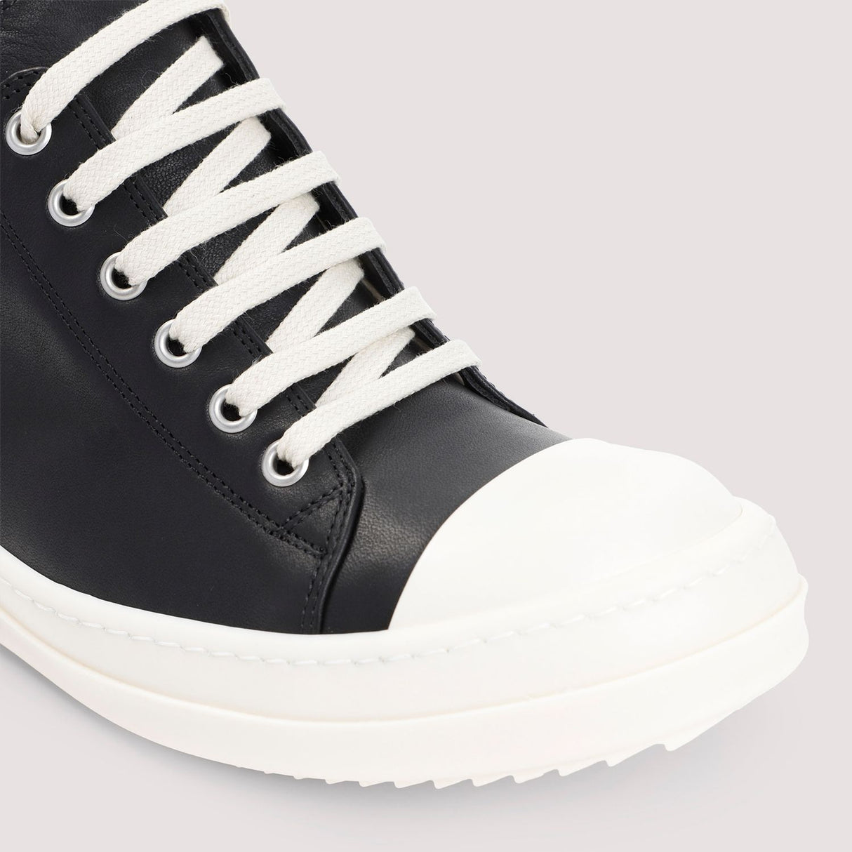 RICK OWENS Sleek Black Low Top Sneaker