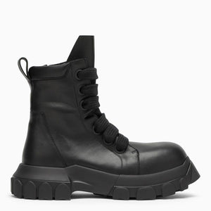 حذاء بوت رجالي أسود ذو دانتيل هندسي لموسم SS24