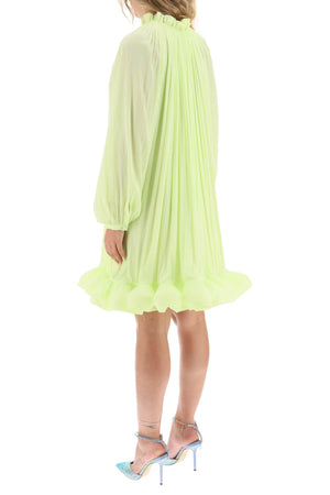 綠色背心傘裙女人的絲緞短裙