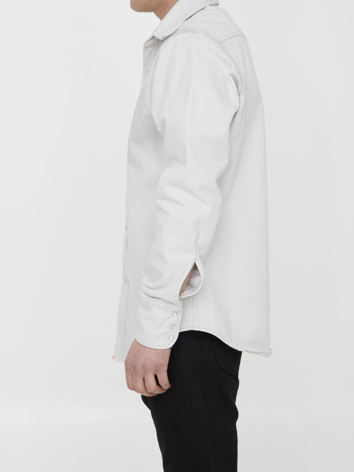 纯白棉质牛仔长袖衬衫，可见线缝制