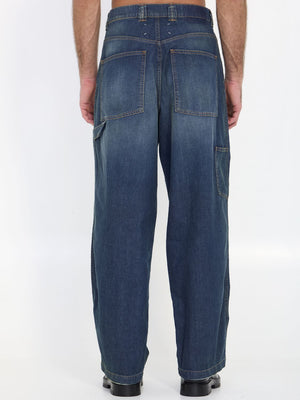 男士蓝色古董美洲文牛仔裤，放松随性的造型