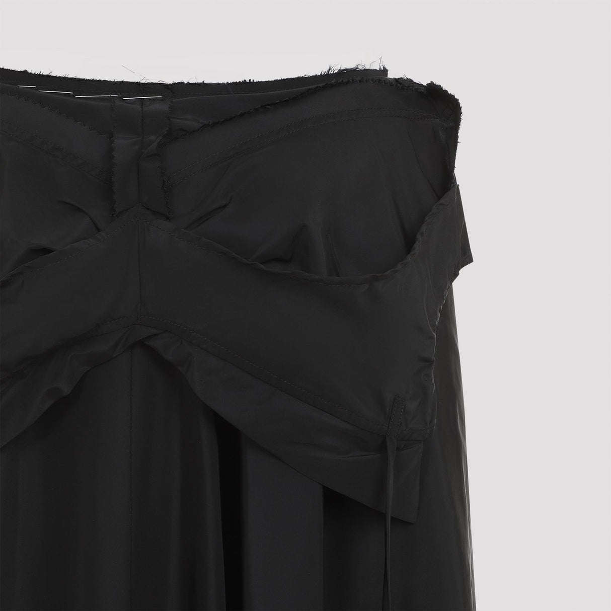 MAISON MARGIELA Elegant Midi Skirt in Black