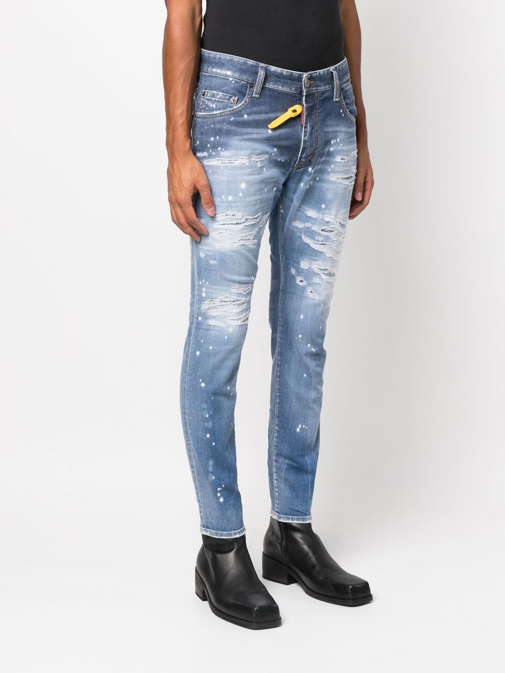 Quần jean Slim-Cut với hiệu ứng rách nhẹ cho nam của DSQUARED2