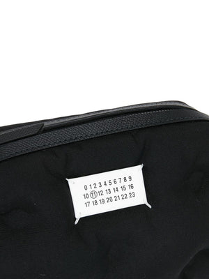 حقيبة الأمتعة السوداء المتدلية للرجال لموسم SS24