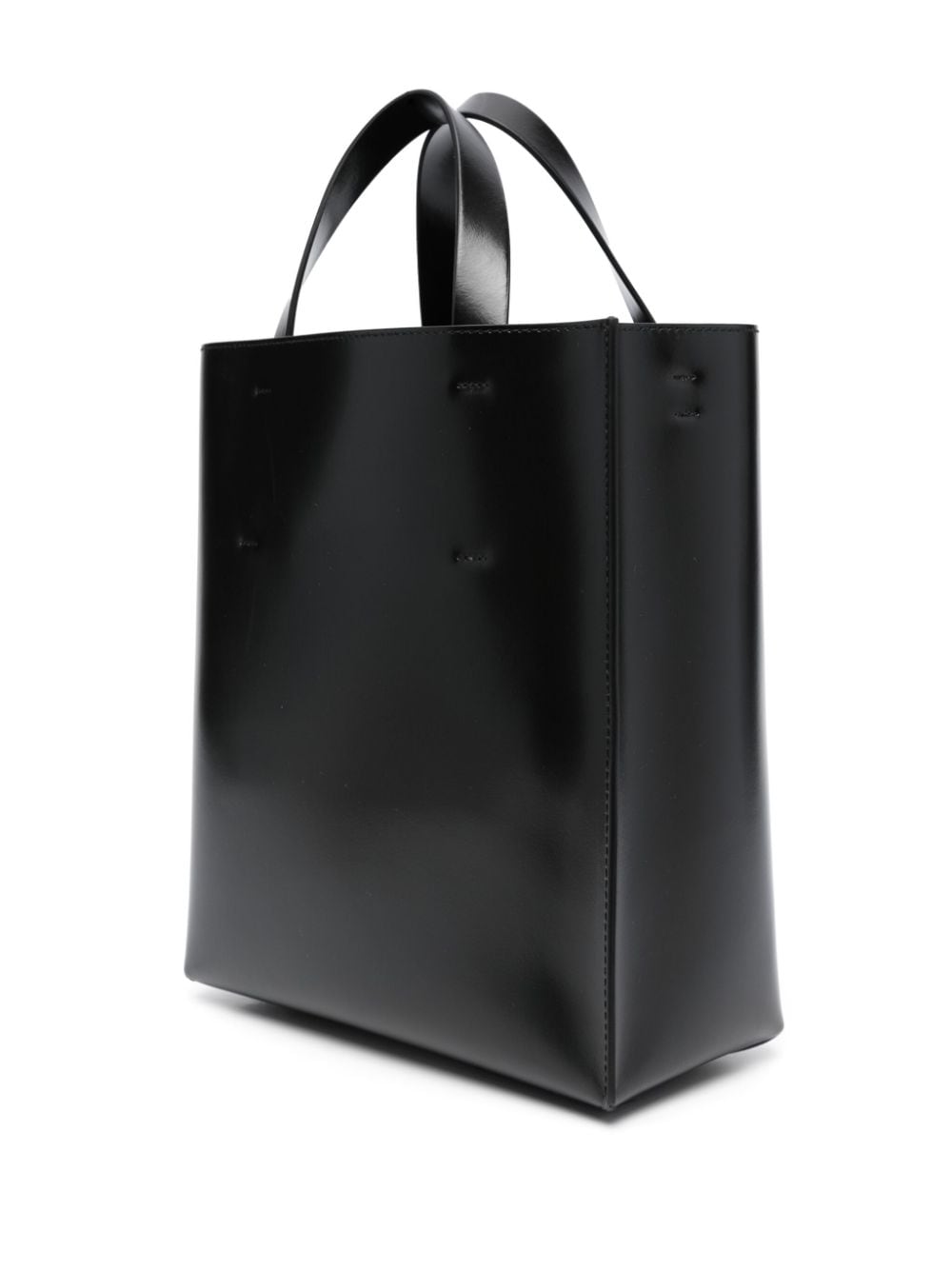 حقيبة تسوق فرو سوداء مع حزام شعار للنساء