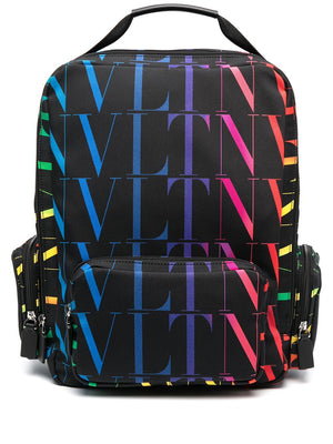 حقيبة ظهر مصممة متعددة الألوان للرجال لربيع وصيف 2021