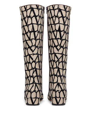 Chic SS23 Women's Boots in Naturale and Nero from Valentino Garavani