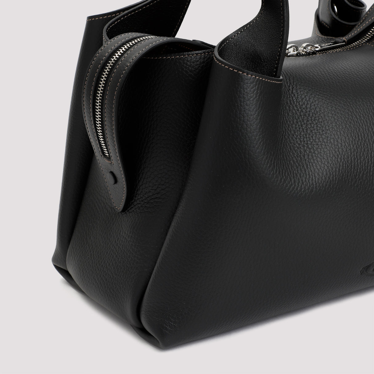 TOD'S Stylish and Versatile Black Leather Shoulder Bag for Women