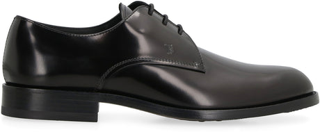 حذاء رجالي من الجلد الأسود مع تفاصيل شعار مميز ومقاسات بريطانية