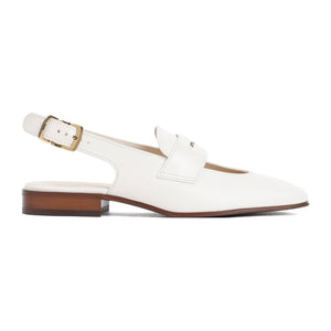 حذاء لوفر نسائي أبيض بتصميم مفرغ من مجموعة ربيع وصيف 2024