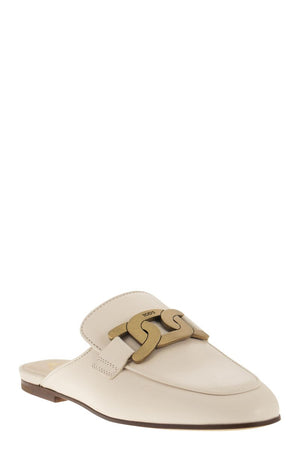 TOD'S Stylish Leather Slides with Antiqued Gold Metal Chain Detail for Women